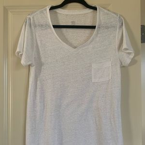 White V-neck tee, length long